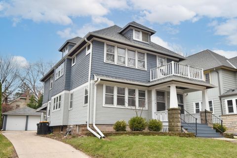 Photo of 6633 W Lloyd St, Wauwatosa, WI 53213 (MLS # 1956015)