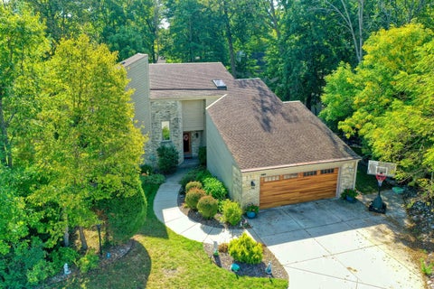 Photo of 4135 S Carnaby Ct, New Berlin, WI 53151 (MLS # 1945890)