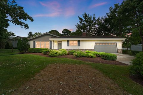 Photo of 3543 W Hilltop Ln, Franklin, WI 53132 (MLS # 1933721)