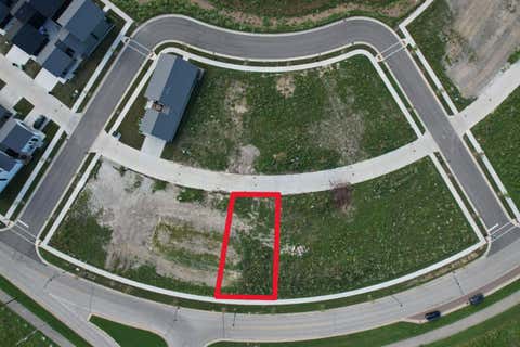 Photo of 9471 E Lake Vista Pkwy, Oak Creek, WI 53154 (MLS # 1968026)