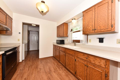 Photo of 106 Tamarack Cir, Hartford, WI 53027 (MLS # 1978749)