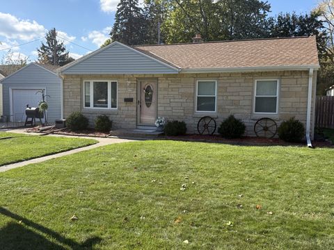 Photo of 1135 8th Ave, Grafton, WI 53024 (MLS # 1940944)