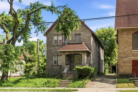 Photo of 117 E Chambers St, Milwaukee, WI 53212 (MLS # 1970930)