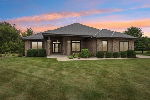Photo of 318 Cypress Pt, North Prairie, WI 53153 (MLS # 1969977)