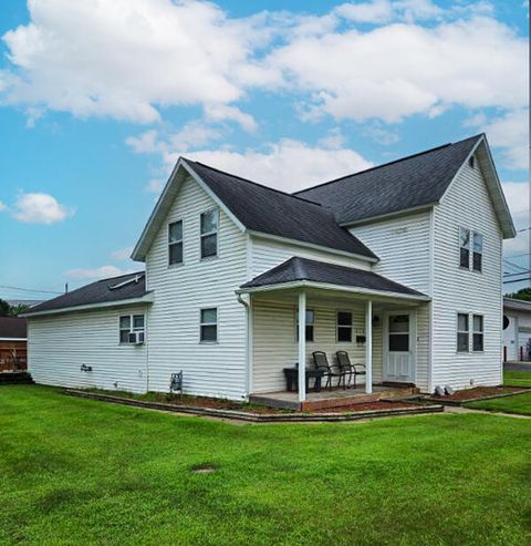 Photo of 514 E Iowa St, Prairie Du Chien, WI 53821 (MLS # 1971518)