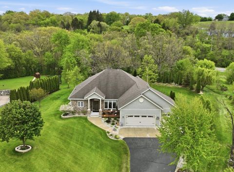 Photo of S30W27725 Creekside Ct, Waukesha, WI 53188 (MLS # 1964888)
