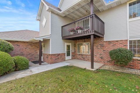 Photo of 170 W Aspen Ct, Oak Creek, WI 53154 (MLS # 1940220) Photo of 170 W Aspen Ct, Oak Creek, WI 53154 (MLS # 1940220)