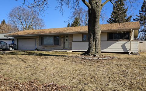 Photo of 7710 N Edgeworth Dr, Milwaukee, WI 53223 (MLS # 1950878)