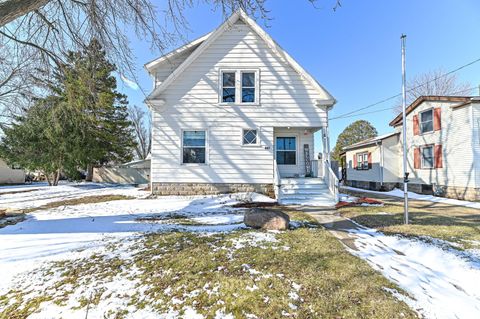 Photo of 441 S Pine St, Burlington, WI 53105 (MLS # 1954554)