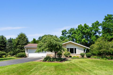Photo of 10615 N Oconnell Ln, Mequon, WI 53097 (MLS # 1927672)