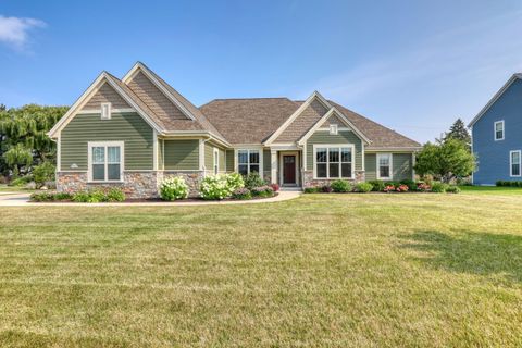 Photo of N67W15832 Tamarack Trl, Menomonee Falls, WI 53051 (MLS # 1930277)