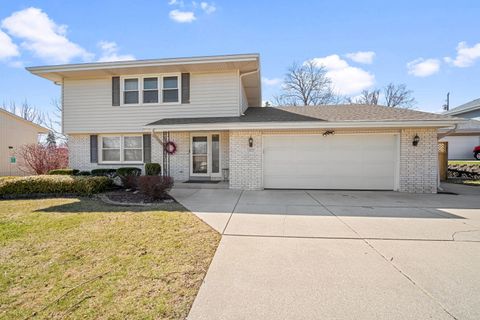 Photo of 1803 Maple St, South Milwaukee, WI 53172 (MLS # 1913251)
