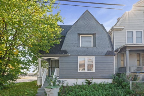 Photo of 3701 W Kilbourn Ave, Milwaukee, WI 53208 (MLS # 1984692)