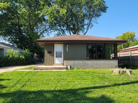 Photo of 6925 N Darien St, Milwaukee, WI 53209 (MLS # 1978241)