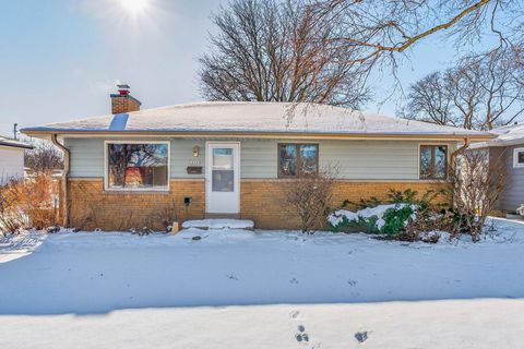 Photo of 10525 W Custer Ave, Milwaukee, WI 53225 (MLS # 1948608)