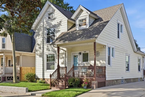 Photo of 1632 N Main St, Racine, WI 53402 (MLS # 1984103)