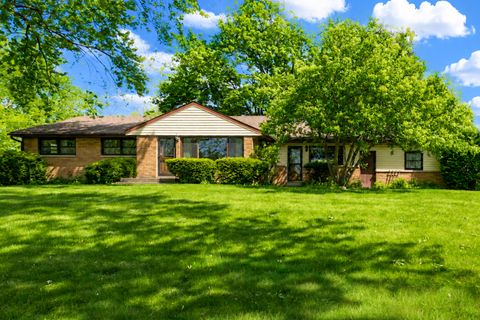 Photo of 4795 S Brookdale Dr, Greenfield, WI 53228 (MLS # 1962959)