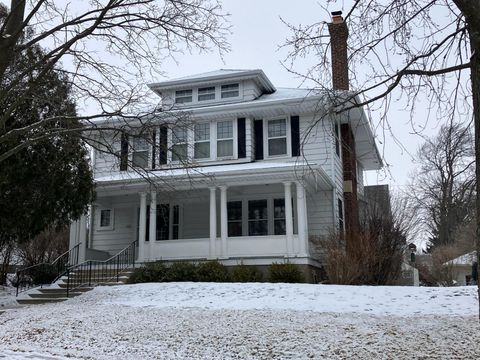 Photo of 204 W Jackson St, Port Washington, WI 53074 (MLS # 1949514)