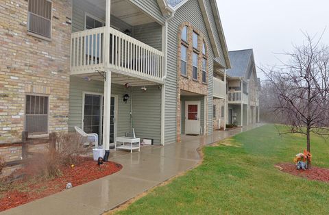 Photo of 3650 E Barbara Ct, Oak Creek, WI 53154 (MLS # 1956288)