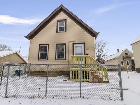 Photo of 2558 N 24TH St, Milwaukee, WI 53206 (MLS # 1947844)