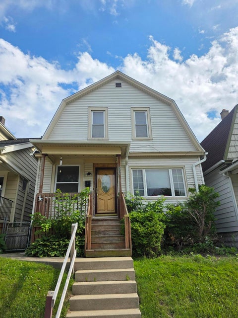 Photo of 331 E Deer Pl, Milwaukee, WI 53207 (MLS # 1969667)