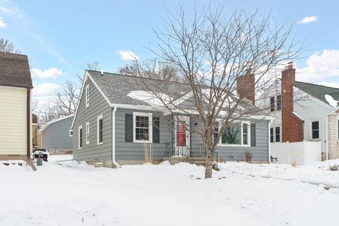 Photo of 911 Harvey Ave, Watertown, WI 53094 (MLS # 1954389)
