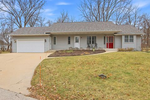 Photo of 1121 Rolling Ln, Lake Geneva, WI 53147 (MLS # 1953470)