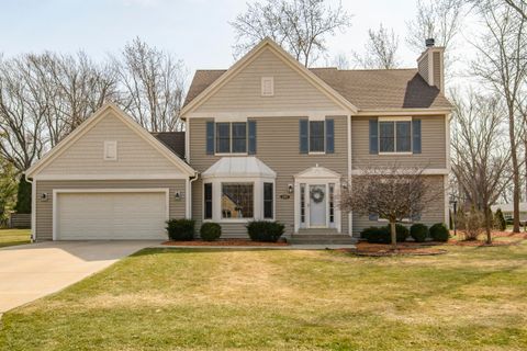 Photo of 4195 W Squire Ave, Greenfield, WI 53221 (MLS # 1955394)