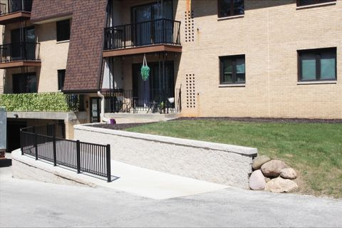 3239 S 58th St, Milwaukee, WI 53219 - #: 1937840