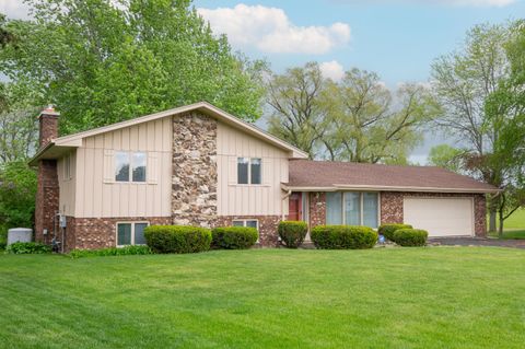 Photo of 11040 N Riverland Ct, Mequon, WI 53092 (MLS # 1967732)