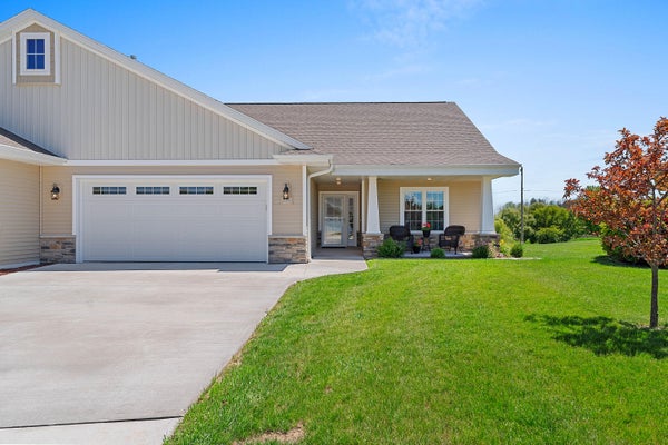 525 MAPLE LEAF CT, MANITOWOC, WI 54220 - Image 9fdb5a051195207c41b7cd628bdf5a27/973741733