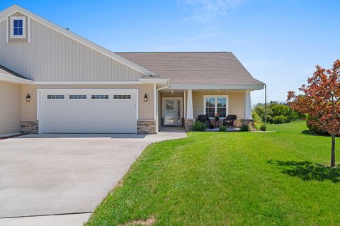 Photo of 525 Mapleleaf Ct, Manitowoc, WI 54220 (MLS # 1969595)