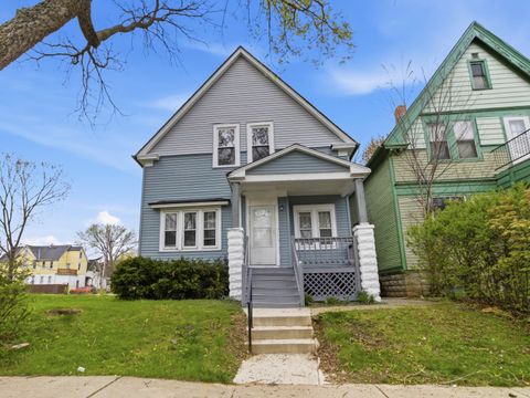 Photo of 2308 W Clarke St, Milwaukee, WI 53206 (MLS # 1960565)