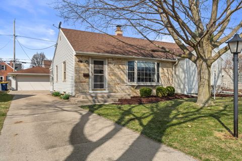 Photo of 2459 S 82nd St, West Allis, WI 53219 (MLS # 1955573)