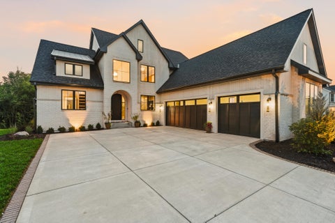 Photo of W184N5135 Sunrise Ln, Menomonee Falls, WI 53051 (MLS # 1980358)