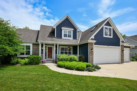 Photo of 1952 Blackhawk Dr, Grafton, WI 53024 (MLS # 1967123)