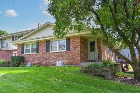 Photo of 17725 Nassau Dr, Brookfield, WI 53045 (MLS # 1931447)