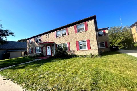 Photo of 1820 W Hampton Ave, Milwaukee, WI 53209 (MLS # 1937942)