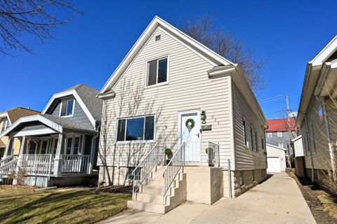 Photo of 226 E Rosedale Ave, Milwaukee, WI 53207 (MLS # 1950458)