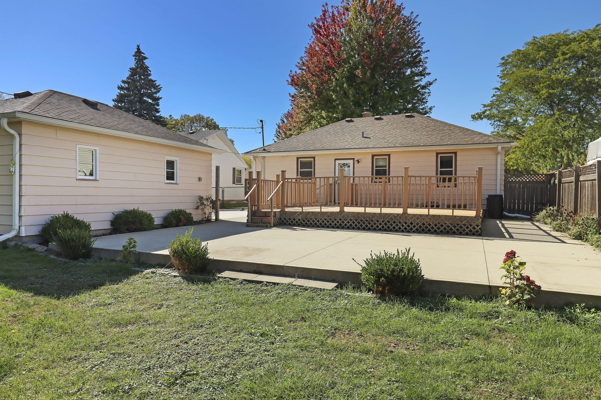 Kenosha, Wisconsin 53144, United States, 3 Bedrooms Bedrooms, ,2 BathroomsBathrooms,Residential,Active,225235