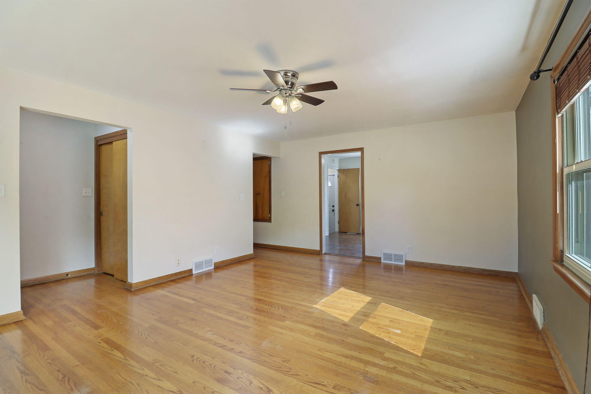 Kenosha, Wisconsin 53144, United States, 3 Bedrooms Bedrooms, ,2 BathroomsBathrooms,Residential,Active,225235