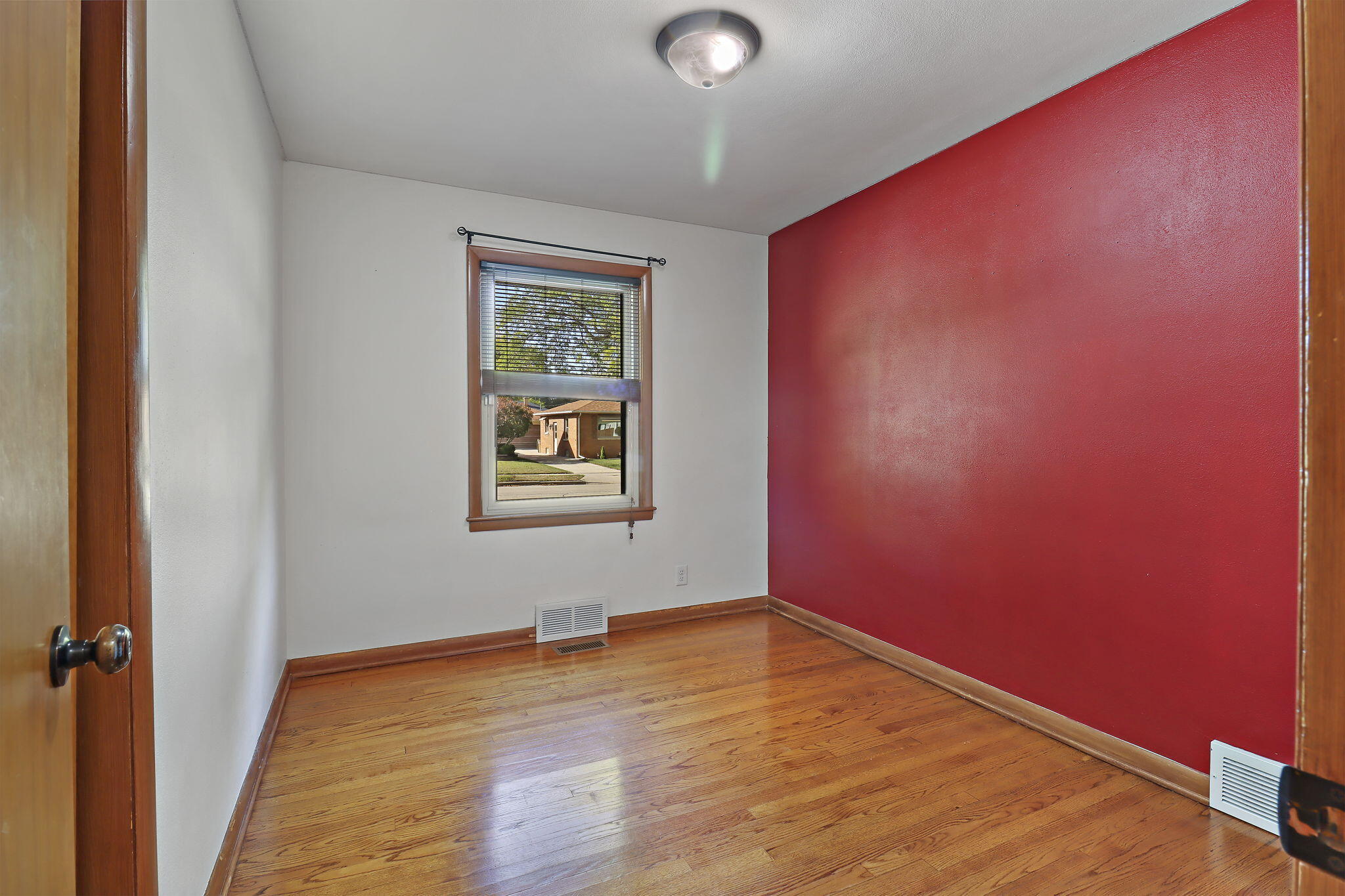 Kenosha, Wisconsin 53144, United States, 3 Bedrooms Bedrooms, ,2 BathroomsBathrooms,Residential,Active,225235