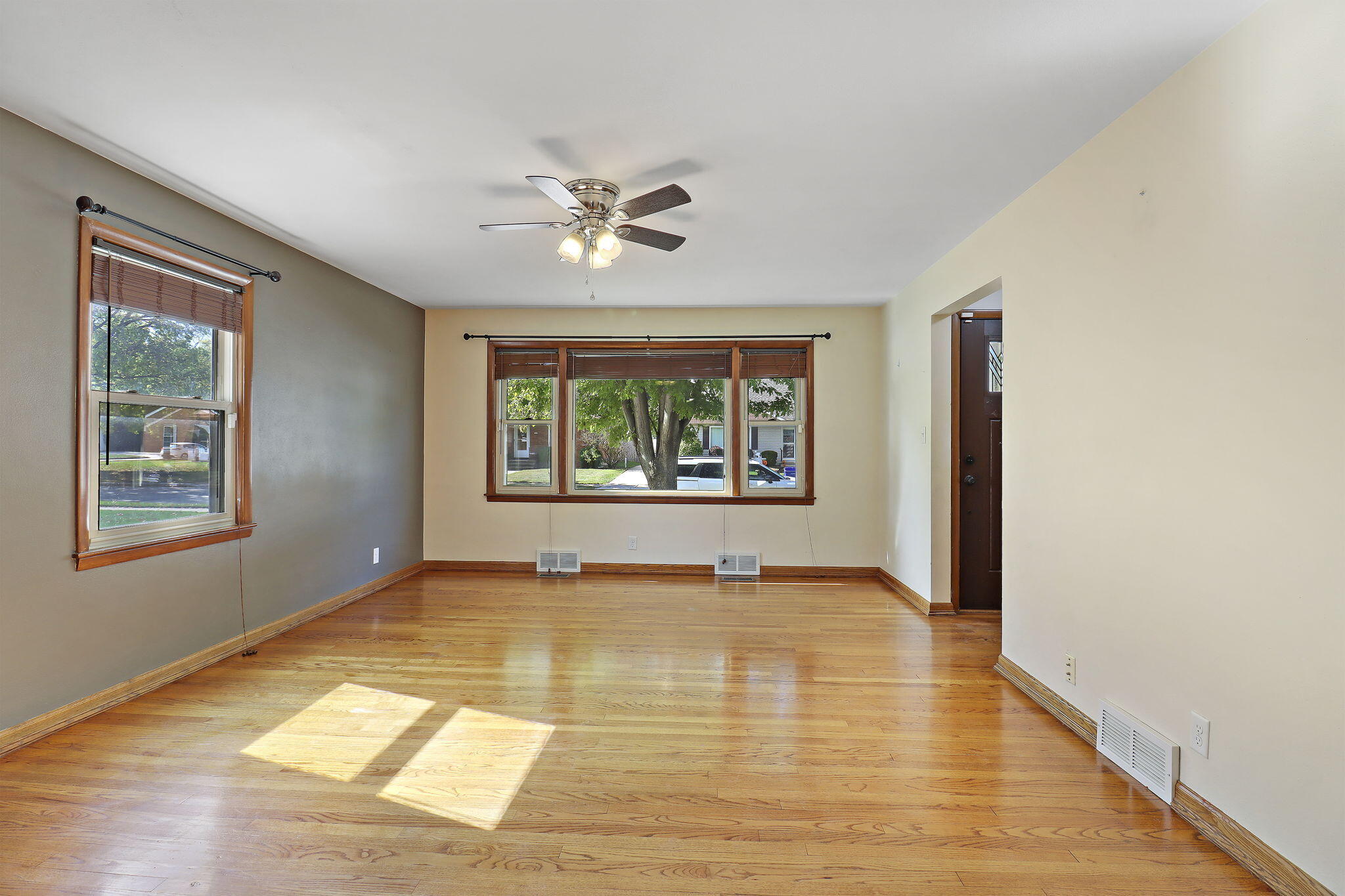 Kenosha, Wisconsin 53144, United States, 3 Bedrooms Bedrooms, ,2 BathroomsBathrooms,Residential,Active,225235