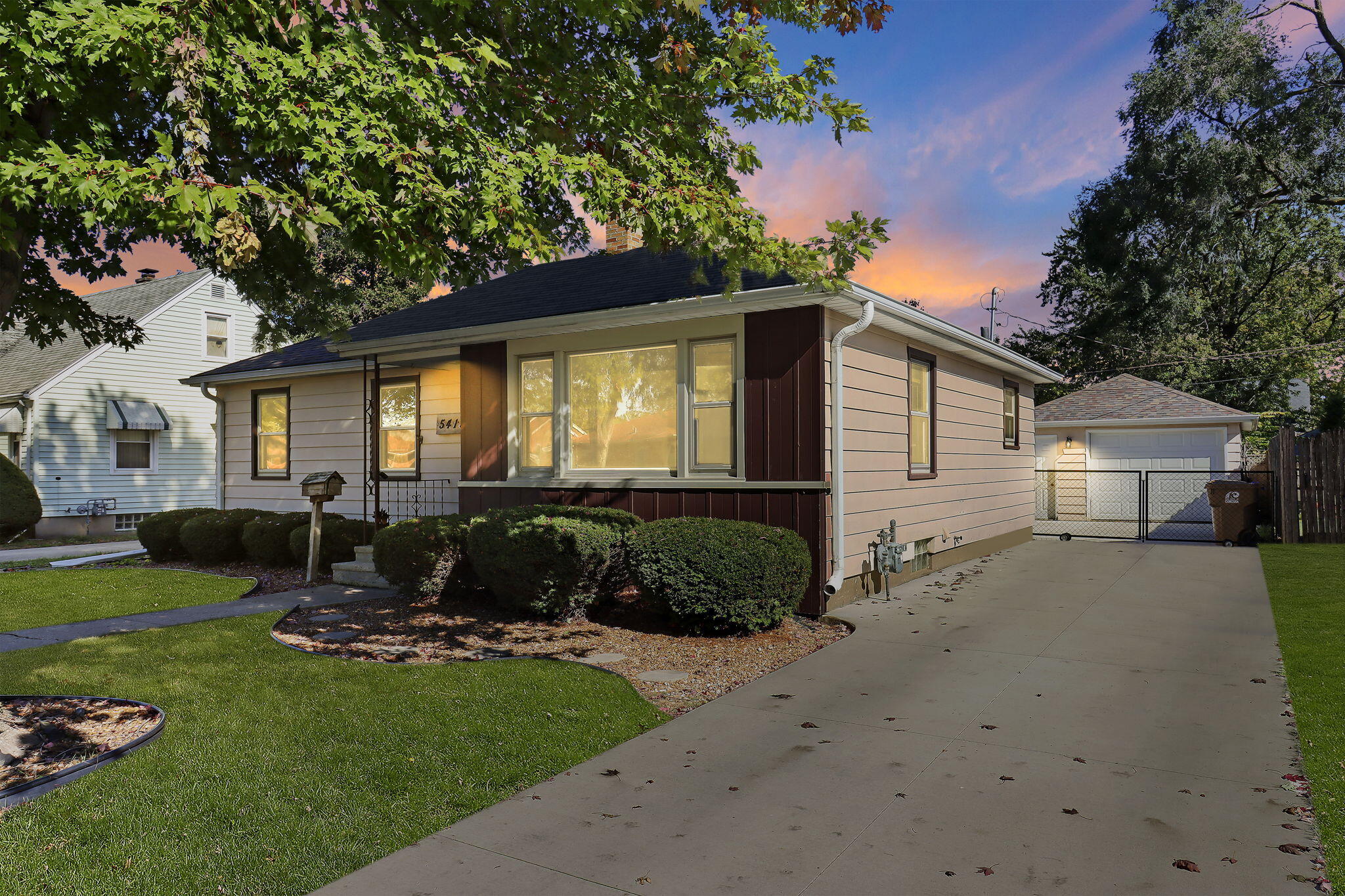 Kenosha, Wisconsin 53144, United States, 3 Bedrooms Bedrooms, ,2 BathroomsBathrooms,Residential,Active,225235