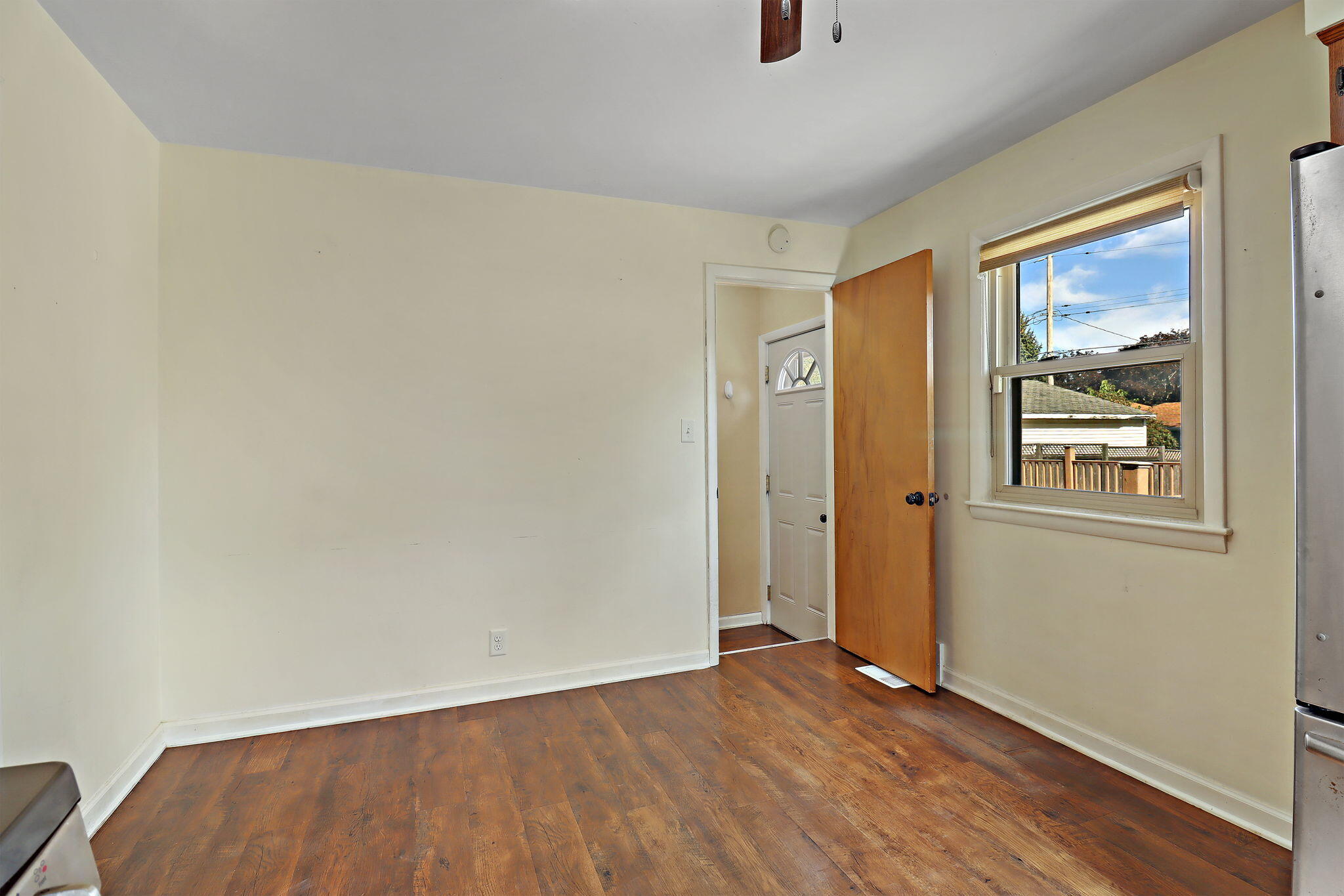 Kenosha, Wisconsin 53144, United States, 3 Bedrooms Bedrooms, ,2 BathroomsBathrooms,Residential,Active,225235