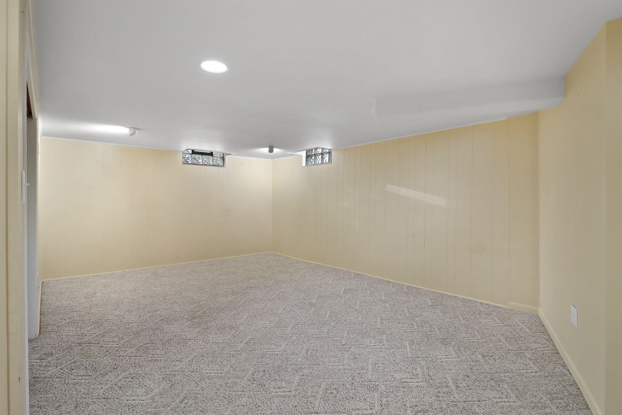 Kenosha, Wisconsin 53144, United States, 3 Bedrooms Bedrooms, ,2 BathroomsBathrooms,Residential,Active,225235