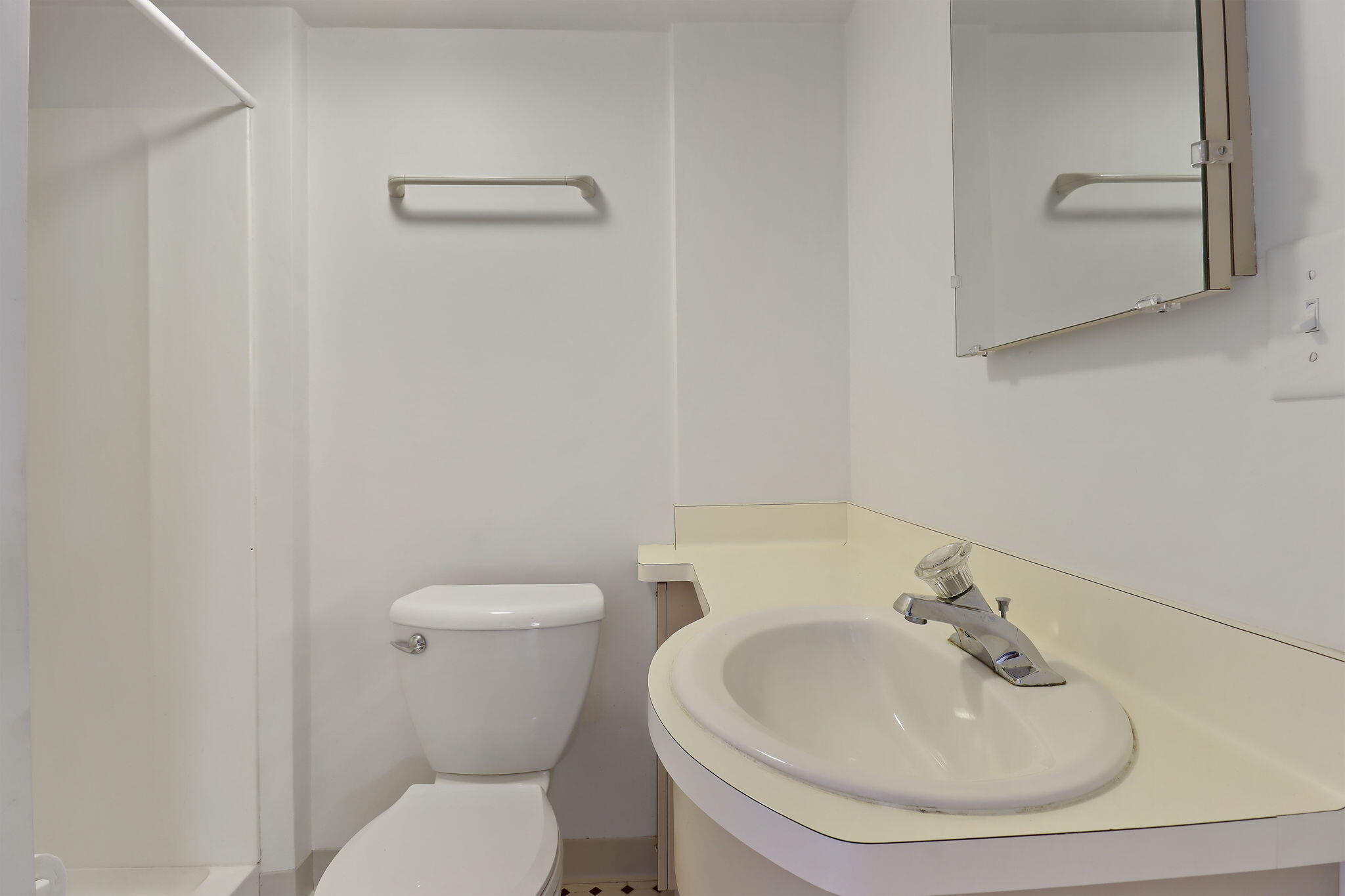 Kenosha, Wisconsin 53144, United States, 3 Bedrooms Bedrooms, ,2 BathroomsBathrooms,Residential,Active,225235