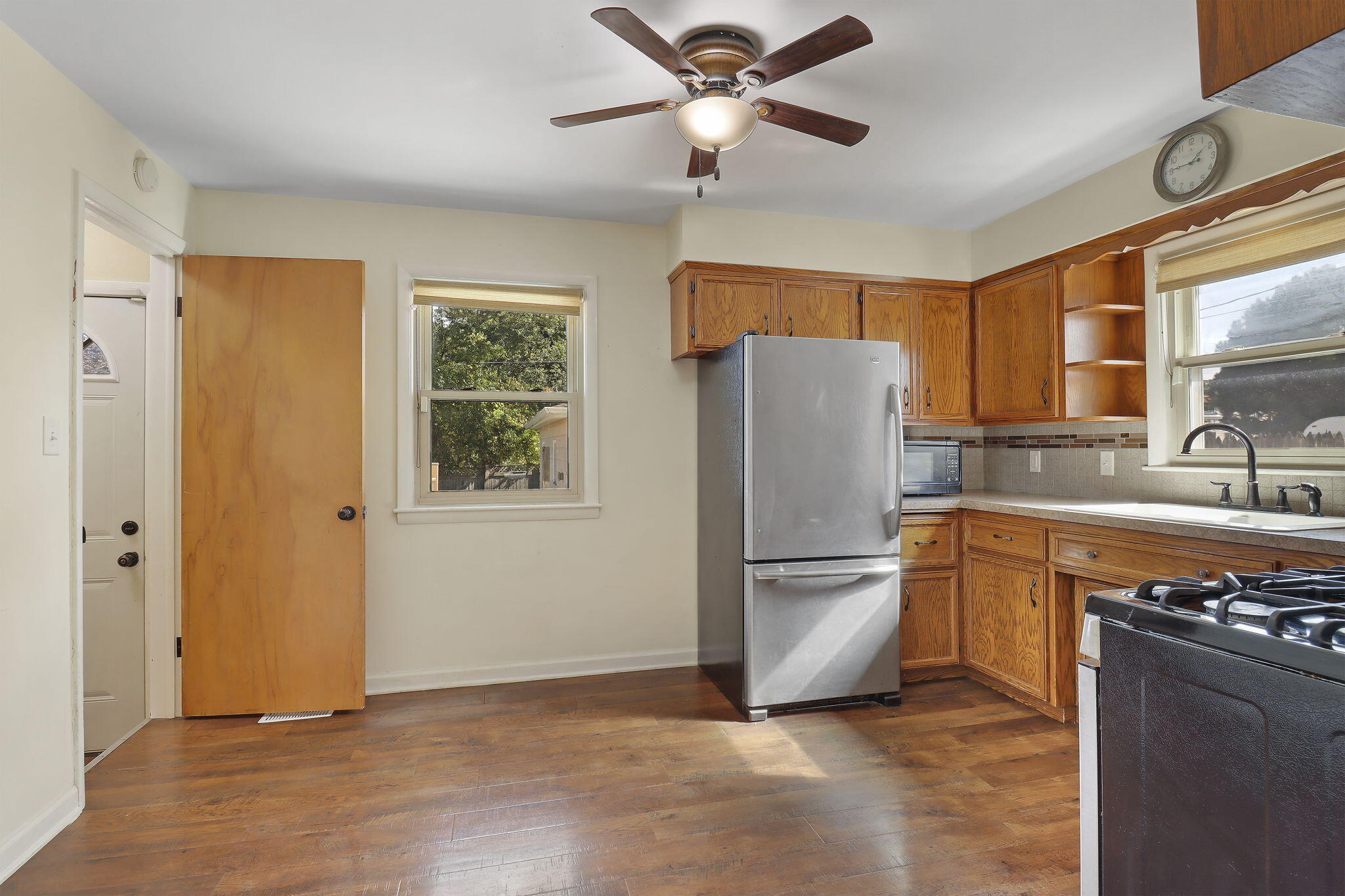 Kenosha, Wisconsin 53144, United States, 3 Bedrooms Bedrooms, ,2 BathroomsBathrooms,Residential,Active,225235