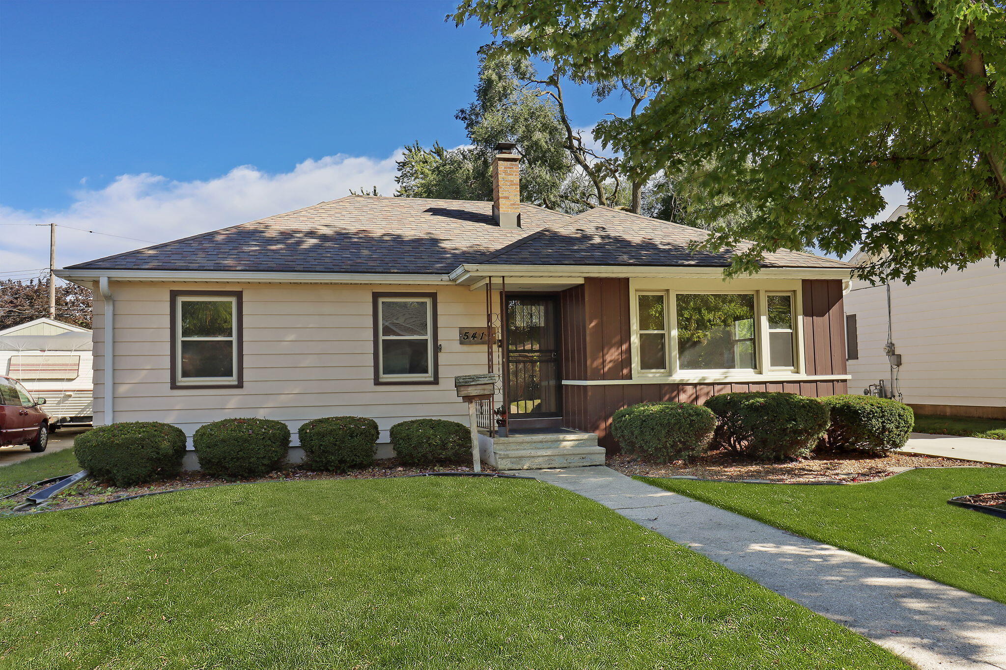 Kenosha, Wisconsin 53144, United States, 3 Bedrooms Bedrooms, ,2 BathroomsBathrooms,Residential,Active,225235