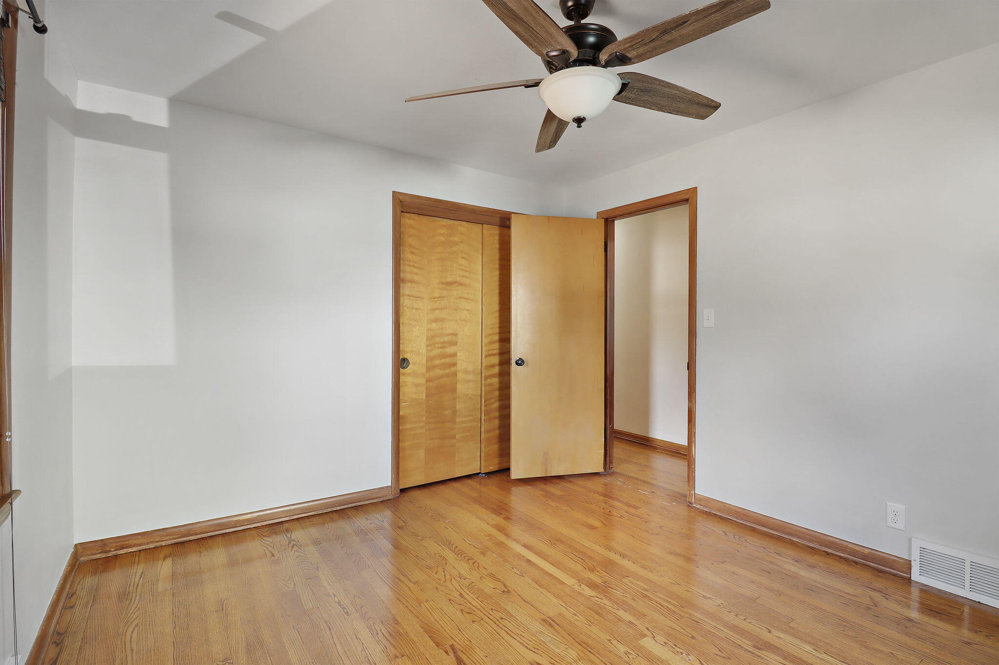 Kenosha, Wisconsin 53144, United States, 3 Bedrooms Bedrooms, ,2 BathroomsBathrooms,Residential,Active,225235